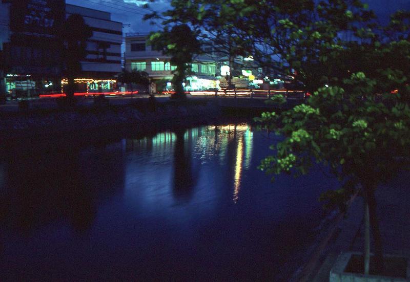 WT 0800 128-31 Thailand Chiang Mai Canal at Night.jpg